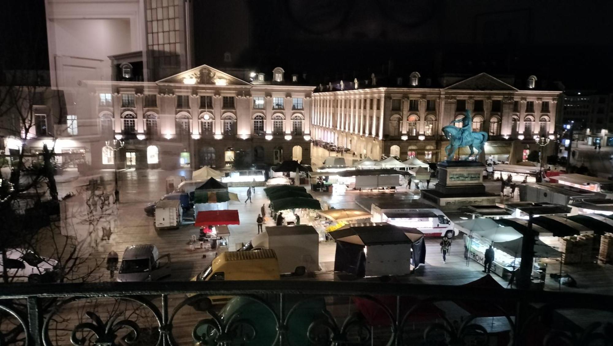 Appartement F3 Au Balcon De La Place Du Martroi أورلييو المظهر الخارجي الصورة